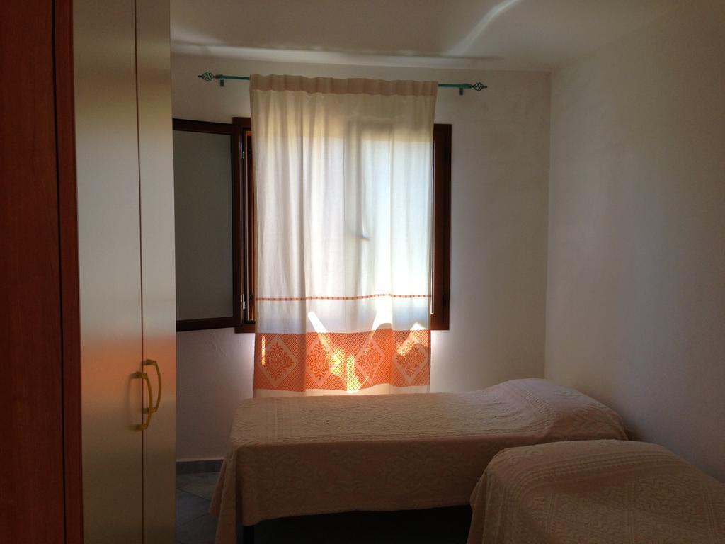 Case Vacanza Rosa Loiri Porto San Paolo Habitación foto